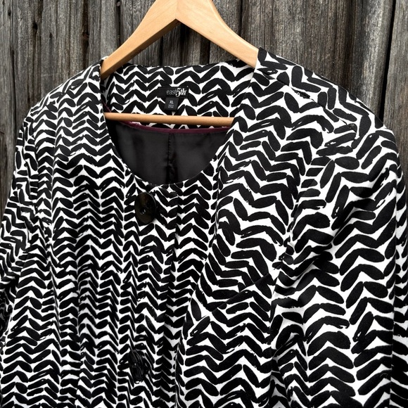 East 5th Black and White Patterned Women's Coat w/ pockets & Black Belt Size XL - Picture 9 of 13